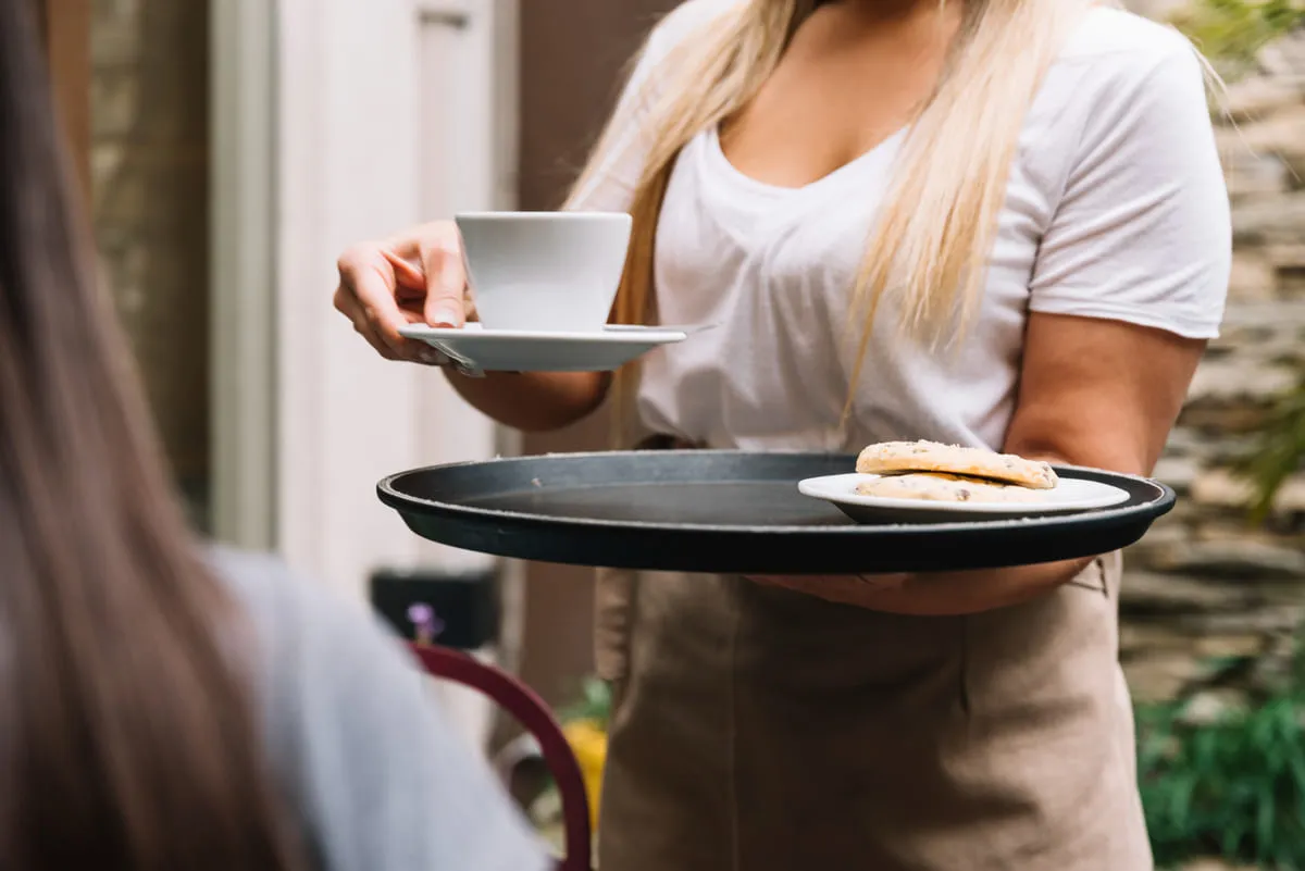 No momento, você está visualizando 7 motivos para terceirizar o serviço de copeira na sua empresa